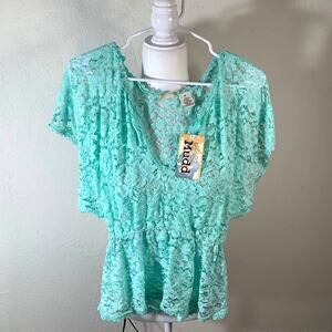 Green lace cute top size S (NWT)